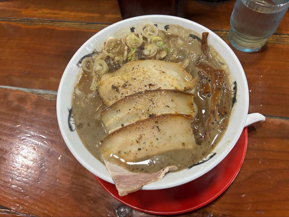 KanParuParu's tweet photo. 神田で煮干しラーメンを食べちゃうよ https://t.co/8fjerYB4My