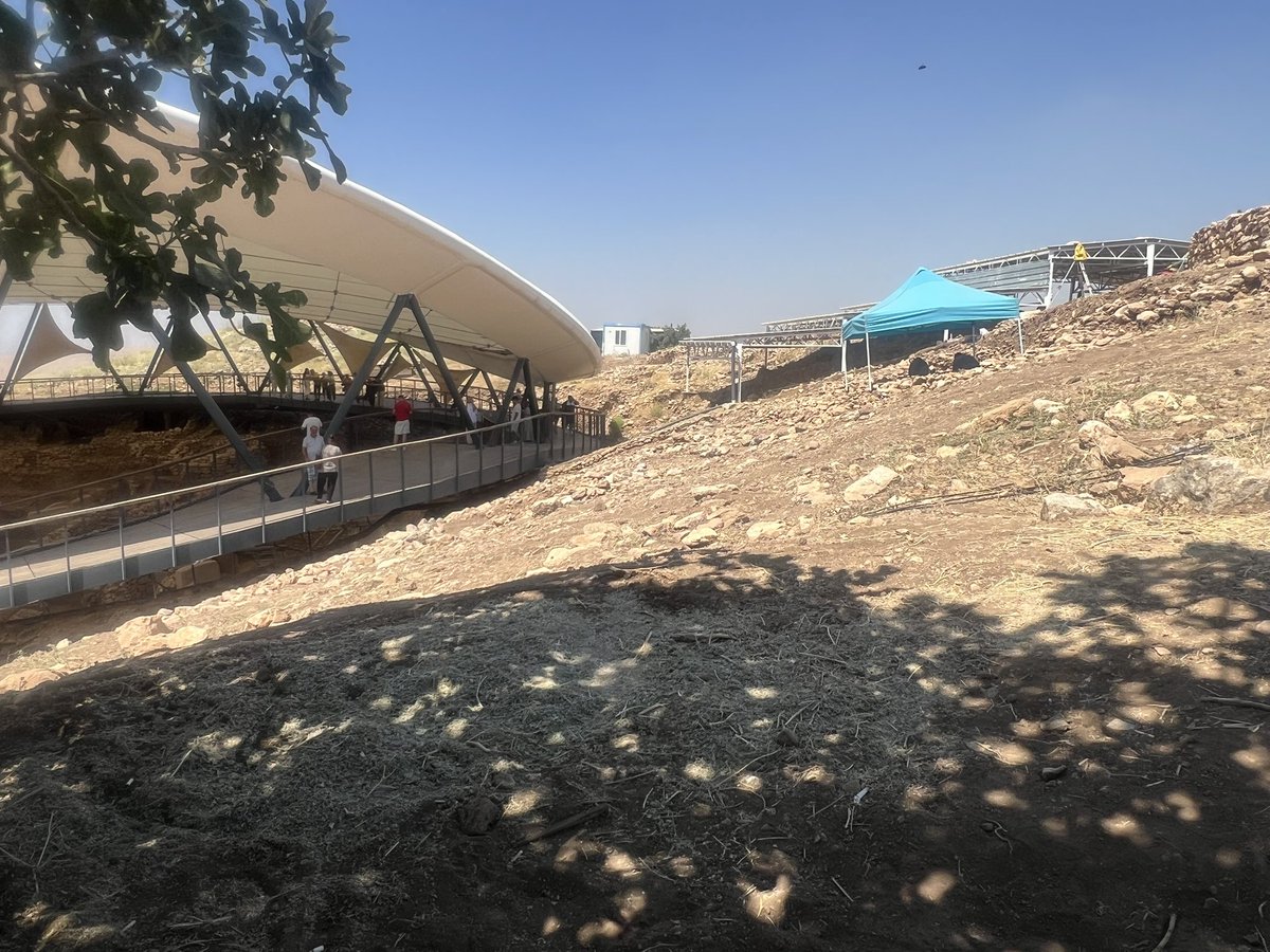 drleeclare's tweet photo. Many are unaware of the steep slopes at #Göbeklitepe. It was on these slopes that the domestic buildings were built. Due to slope pressure, erosion and earthquakes, domestic buildings and deposits slipped down the mound, burying the special buildings and T-pillars below. https://t.co/XjOslIGhMA