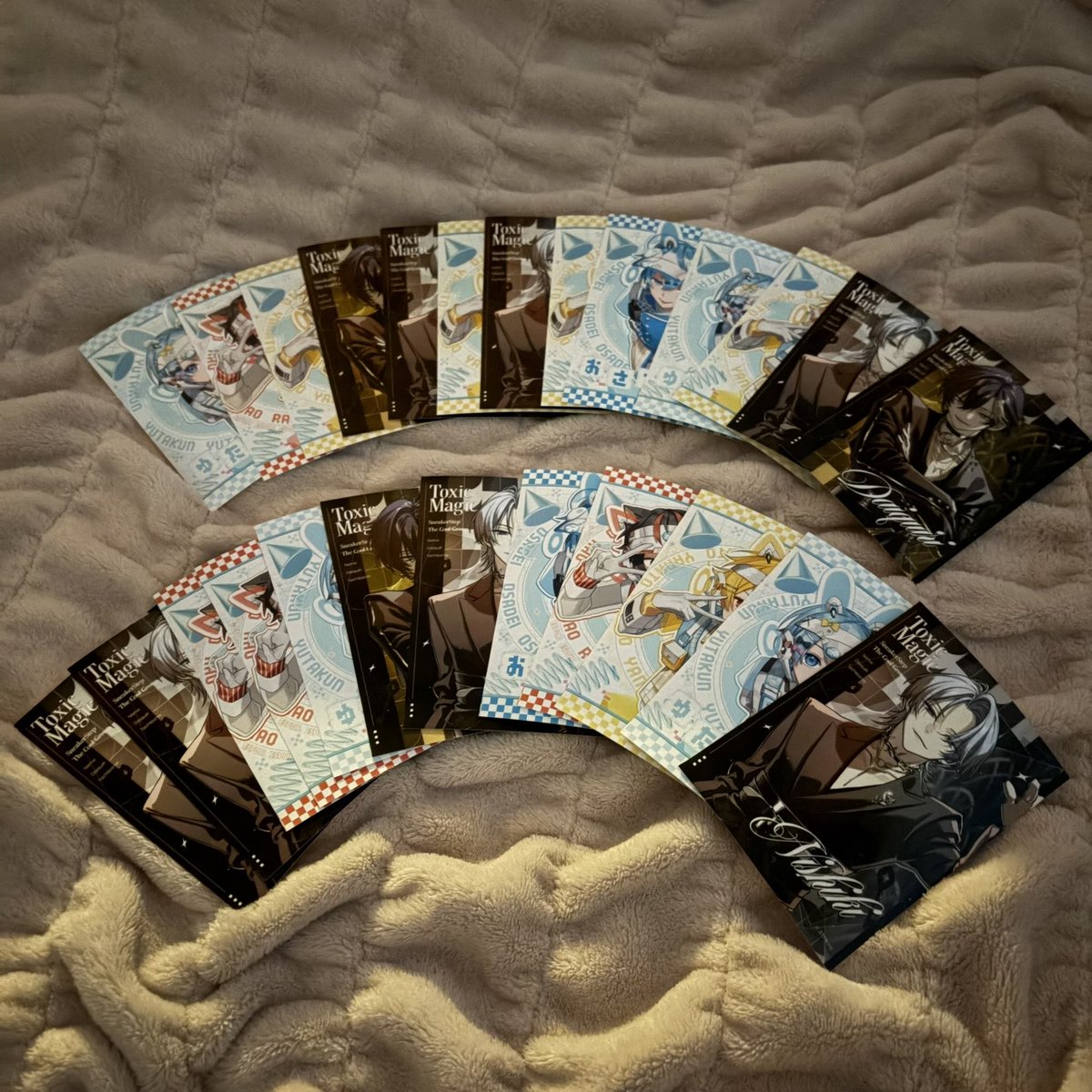 shucaca_02's tweet photo. 1枚目の左側から右側に向かって出てきた順なんだけどキレイに推しだけ1枚も出なくてこんなことある？^_^ https://t.co/LhOLZxxXis