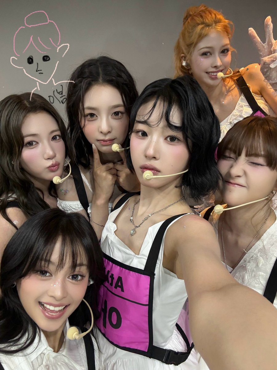 atheart_titan's tweet photo. [from@❤️] 

앳하트! 우리 벌써 1주년이다!
진짜 저때도 내가 많이 좋아한다고 생각했는데 지금 생각해보니까 그건 아무것도 아니었던 것 같아. 시간이 지날수록 더 좋아지고 더 소중해지는 것 같아 🤍
앞으로가 더 기대되고 앞으로도 지금보다 더 많이 사랑할게.
그냥 사랑해…
1주년 너무너무 축하해 우리 앳하트 🤍

#AtHeart #앳하트 #エトハート 
#ARIN #아린
#AtHeart_1st_ANNIVERSARY