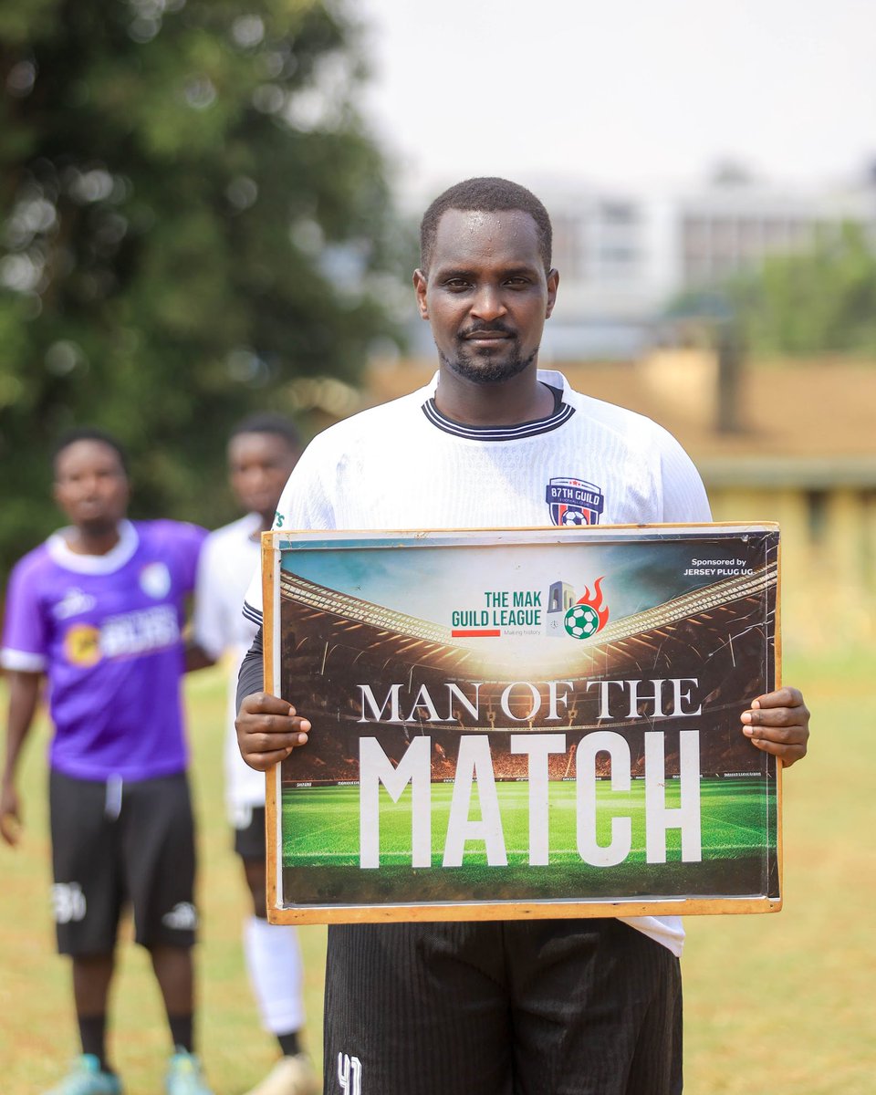 87thmakguild's tweet photo. After the game, shirt no. 3 asked for Chairman Kayigamba’s shirt for twisting his ankle. He told him he will buy him his own next season asooke atulekemu.😂Akasajja kasala munewako nalya ebisubi.💀 A special Hi from our Chairman EC.🤗 https://t.co/HDXHCerHVp