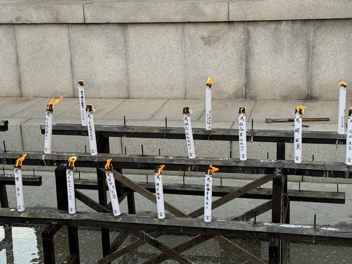 HAMMER_1ll's tweet photo. お参りなう、毎年恒例の四天王寺、万燈供養 https://t.co/kWgAAdzEGn