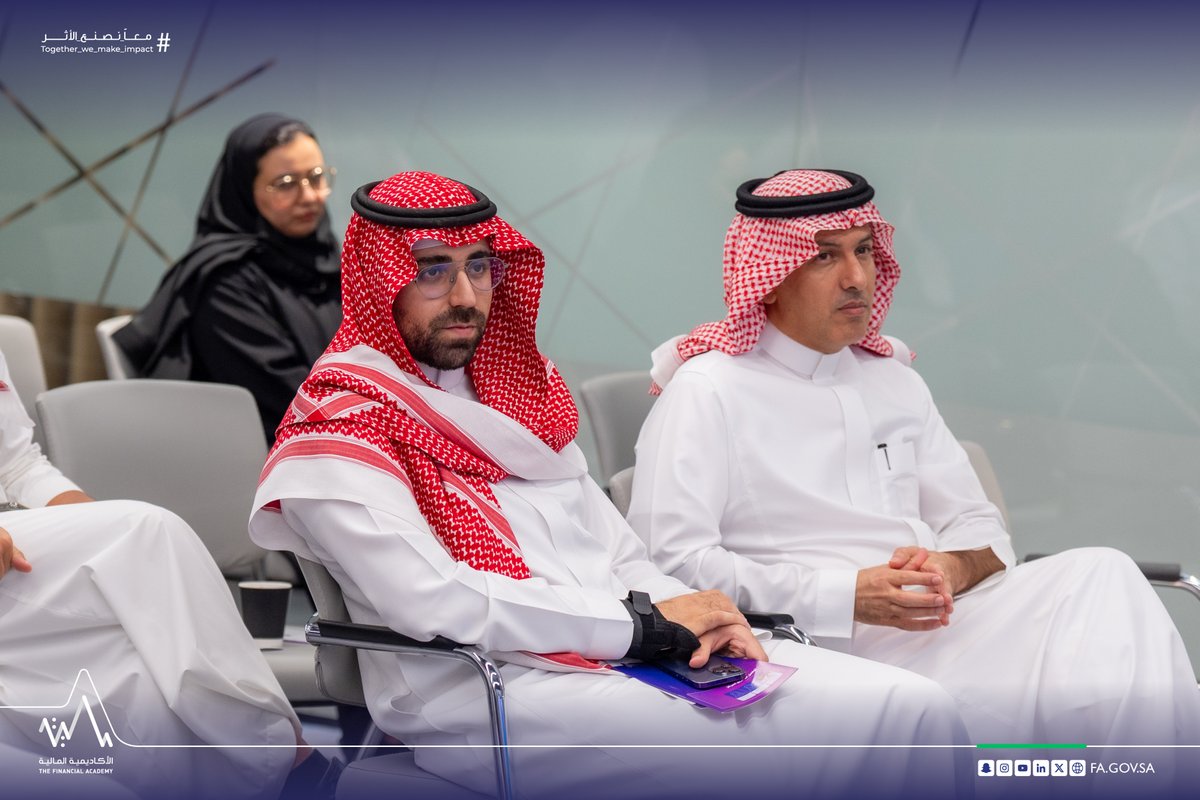 thefaksa's tweet photo. أقامت #الأكاديمية_المالية ورشة عمل "القيادة في عصر الذكاء الاصطناعي" 
حيث استعرضت أثر الذكاء الاصطناعي في تغيير طريقة العمل والتعلم واتخاذ القرار، وقدمت منظوراً عملياً ساعد القادة على تعزيز الاستخدام المسؤول والفعّال للذكاء الاصطناعي في بيئات العمل المتغيرة.
#معاً_نصنع_الأثر https://t.co/4VXE8DJMtq