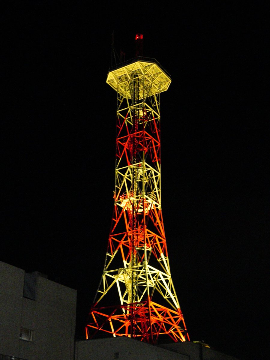 JTOWER_pr's tweet photo. 【JTOWERの鉄塔がライトアップ！✨】
#茨城県常陸大宮市 で開催された「#大宮祇園祭」にて、#JTOWER が保有している通信鉄塔がライトアップされました🏮✨

普段とはひと味ちがう、夜空に浮かび上がる鉄塔の様子をお届けします📷

#鉄塔
#インフラシェアリング