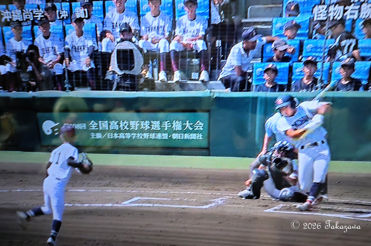 ShibazakuraC's tweet photo. ◇熱闘甲子園◇
さながら決勝戦。横浜vs沖縄尚学。
横浜高校の織田投手は評判通り。この試合で最も輝いた選手が9番ライトの千島大翼選手。千島選手は埼玉県秩父市立第一中学校出身。阪神の福島選手の後輩。
今やネットでも取り上げられた注目の走攻守3拍子揃った千島選手。
https://t.co/UlB2GkRR8U https://t.co/fLA7ZEvm9j