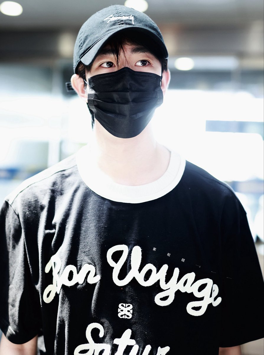 lll_ily's tweet photo. น่านฟ้าเดียวกันขนาดนี้ ดิสแพทมัวทำอะไรอยู่!!! https://t.co/5lb159RrUJ