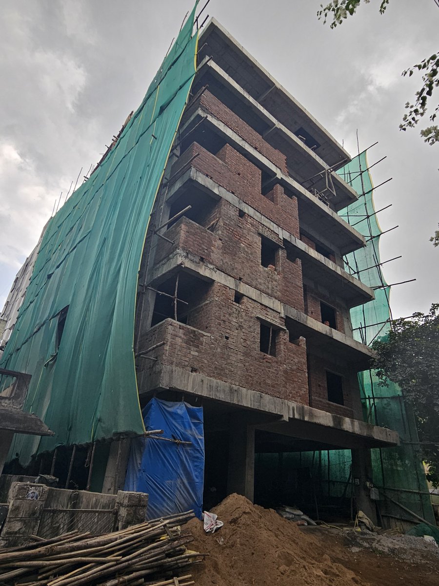 PDinapatri97759's tweet photo. @GHMCOnline
@CommissionrGHMC
@ZC_Kukatpally1
@Comm_HYDRAA
@TelanganaCMO
@CPRO_TGCM
@GHMConlinehyd
@ACP_C24
 In KPHB Plot, MIG: 845 under Kukatpally 52 circle, an illegal building with five floors is being constructed by adding additional floors against the permissions and without leaving any setback. We request the Municipal Commissioner of Cyberabad to take action against this illegal building.