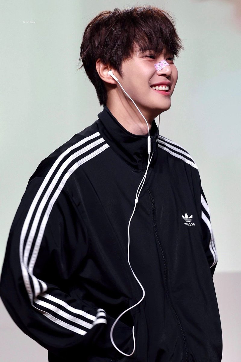 do_rj00's tweet photo. 아디다스 뎡 https://t.co/d0bmpsq1R2