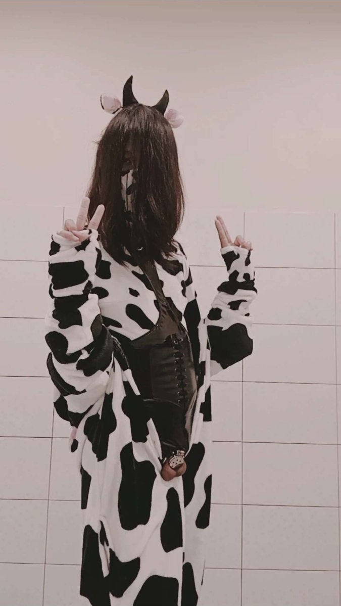 Pinkcow52's tweet photo. This is me🐮🖤🤍

#男娘 #femboy #ChastityCage https://t.co/67cH33c79g