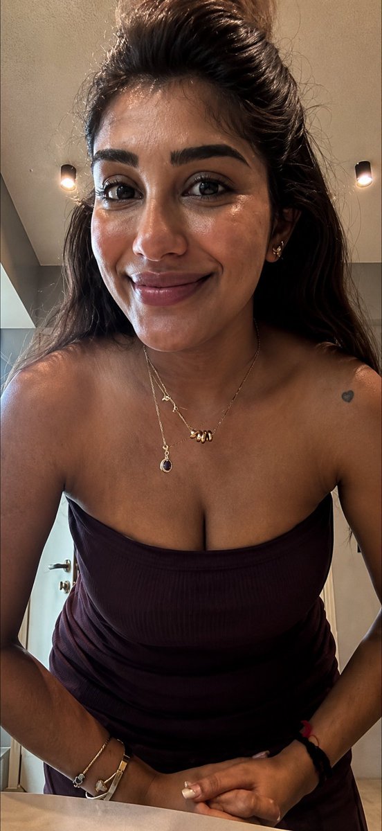 raokrish011's tweet photo. Evaditho mingichukunoni battalu vesukuntu Show chestundi kasi munda 🥵🤤 face mottam mogga rasam full ga karchesi untadu 💦💦💦 
Deeni clean Sanka full ga naki ha pirralu Pisukutu guvva baga naki puvvu kasi teera rasam tagesi Puvvu Lopala daka mogga petti potlu veyali 💦💦💦 https://t.co/U5uzjR68LB
