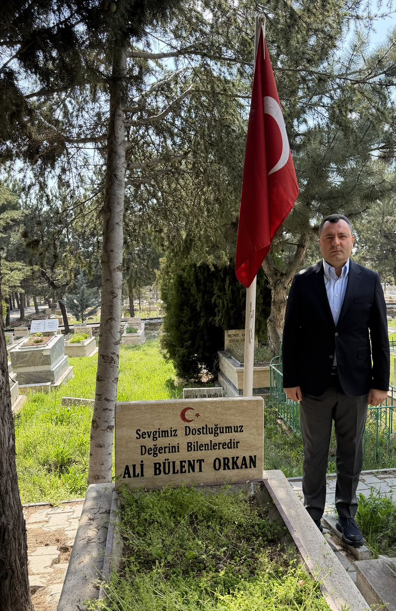 omersanli04's tweet photo. "Sevgimiz dostluğumuz değerini bilenleredir"

Ülkücü Şehidimiz Ali Bülent ORKAN ağabeyimizi şehadetinin yıl dönümünde rahmet ve minnetle anıyoruz. Ruhu şad mekanı cennet olsun. 🇹🇷 https://t.co/XSe0j86XO6