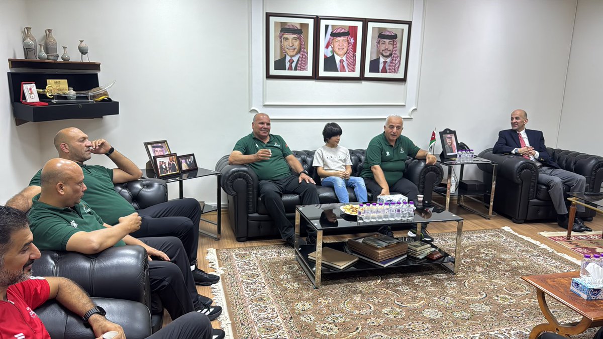 JorEmbBh's tweet photo. استقبلت السفارة اليوم بعثة منتخبنا الوطني🇯🇴 للكرة الطائرة🏐للناشئين المشاركة في البطولة العربية الثانية التي تستضيفها مملكة البحرين الشقيقة🇧🇭، وكان في استقبالهم القائم بالأعمال بالإنابة الوزير المفوض معاذ العتوم وكادر السفارة، وتمنت السفارة لبعثة النشامى التوفيق في باقي مبارياته https://t.co/zbFWxNNFhe