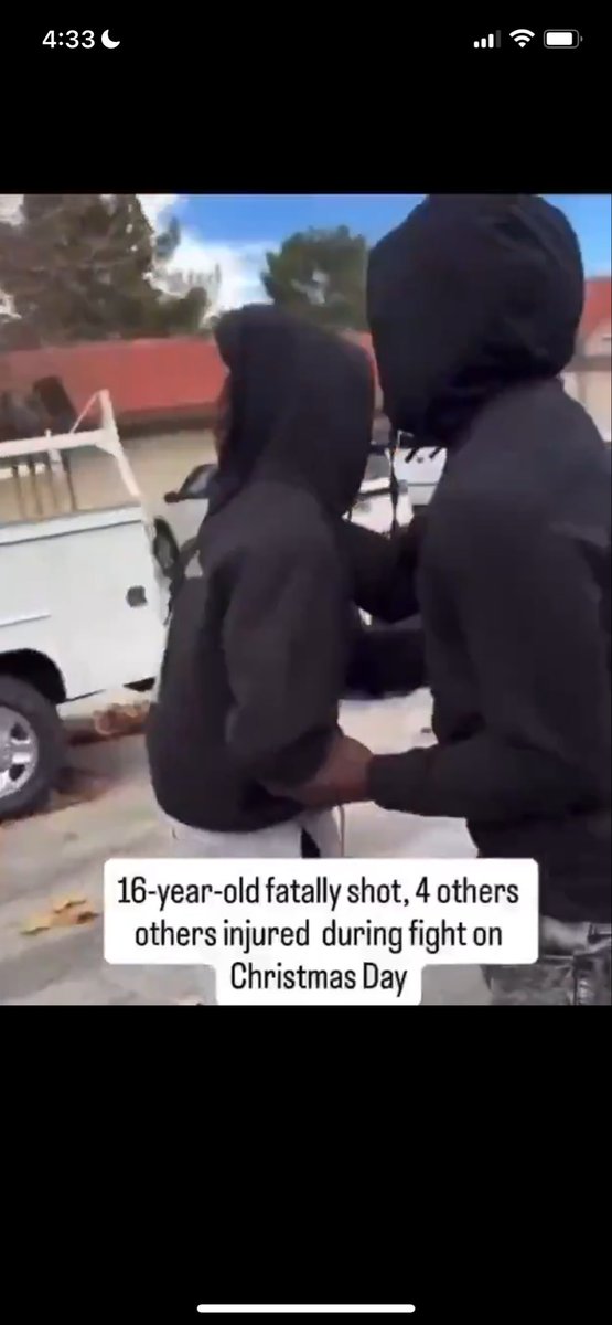 Chudboyk's tweet photo. Hugging a nigga wit a gun🤦‍♂️ https://t.co/CMVgClTR2O https://t.co/2u3kPhJ6EJ