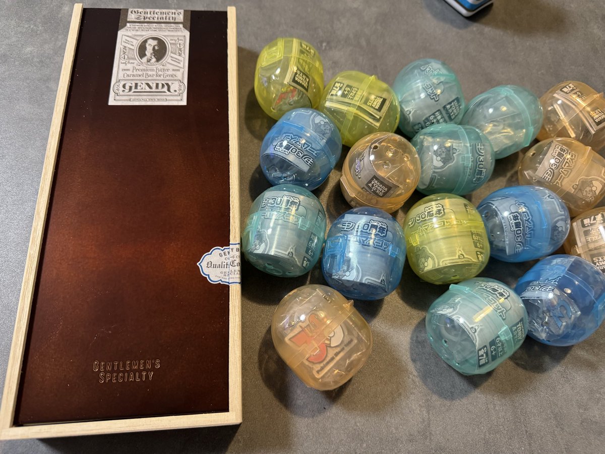 kangen_oripa's tweet photo. ガチャの景品届いた😃

あとお菓子も
このお菓子わかる人素晴らしい

#gendy https://t.co/sGY5rOIfLl