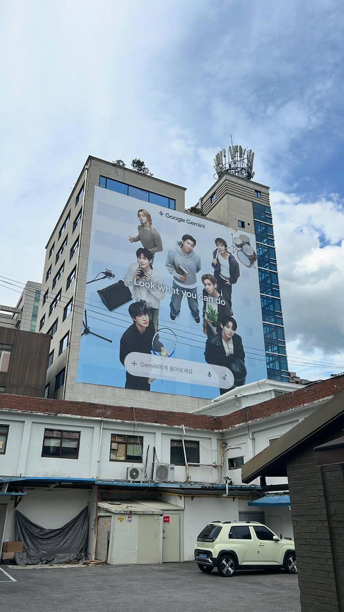 j1nzhu0o_'s tweet photo. Omgg the big BTS x Google Gemini banner is here~
#BTSxGoogleGemini https://t.co/jOHLceW4rz