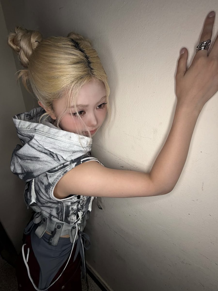 m5n90's tweet photo. 260813 instagram
#신혜원 #SHINHYEWON #U #유 https://t.co/8ollJF7wCA