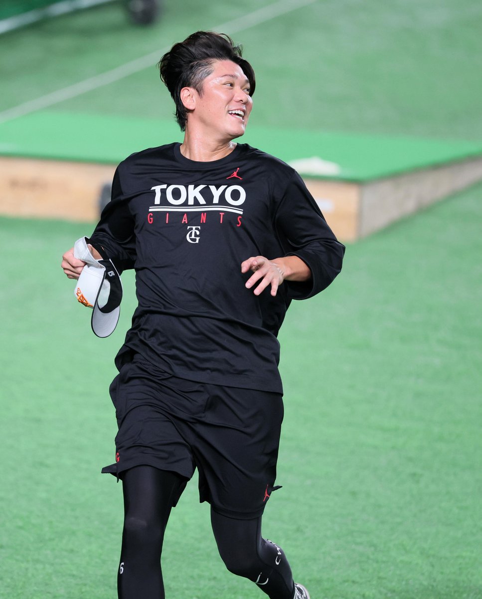 sanspo_giants's tweet photo. 【#練習風景から🏟️】

さわやかに駆け抜ける #坂本勇人 選手（撮影・佐藤徳昭）

#巨人 #ジャイアンツ #giants #サンスポ https://t.co/oADR5uzwYl