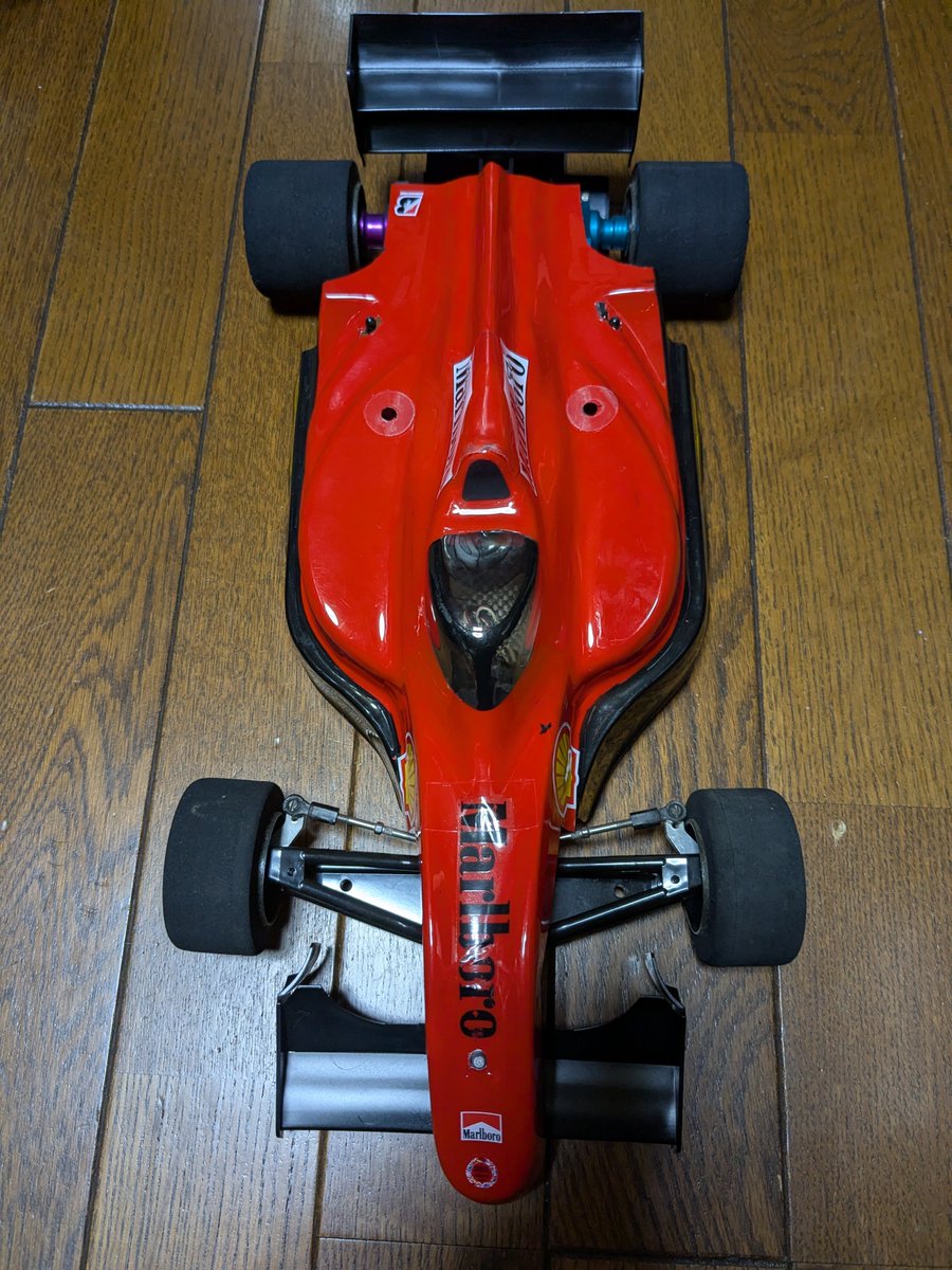 torangool9's tweet photo. ラジコンは屋外サーキットなんで元々夏は休止予定でした。ラリーカーを売ってF1が2台とツーリングカー1台に入れ替えました。ゴムタイヤのロータスはつい衝動買いしてしまった。 https://t.co/1Sv2FBrEgi