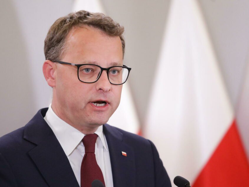 pozar_w's tweet photo. Jeden ukrywa sie u mordercy Putina drugi u Trumpa kretyna... Przypadek ? https://t.co/LNeYHDvEeb