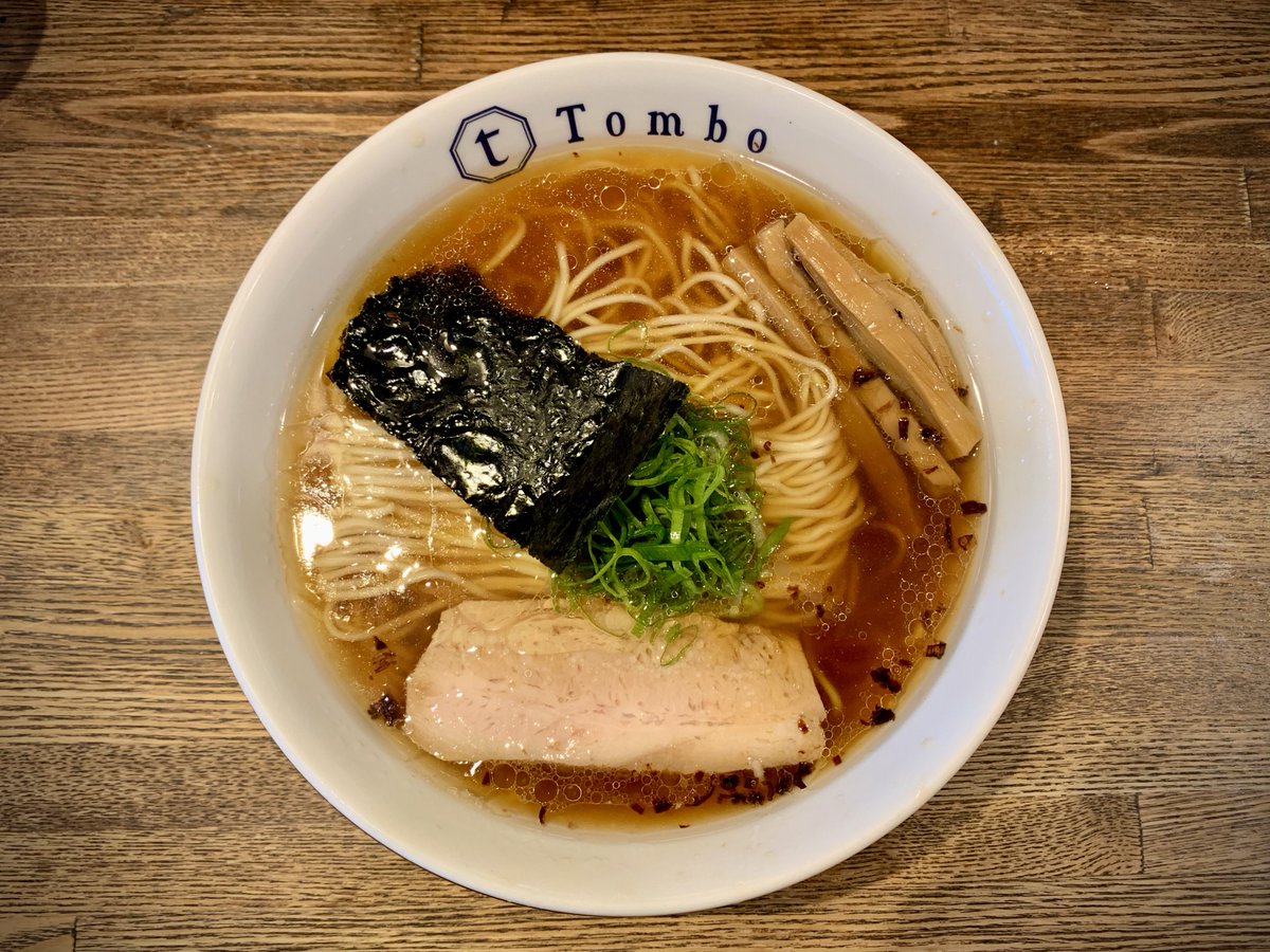 srsms's tweet photo. Tombo＠吉祥寺

醤油の旨味ソバ 1400円

進化する旨味ソバ。目指す処が明確なだけに、前進した時の輝きが眩い。 https://t.co/llCKmM5AFb