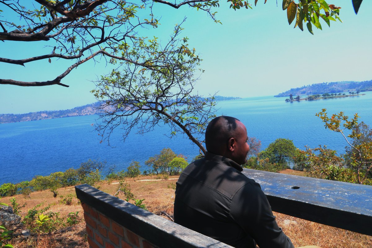 RutsiroDistrict's tweet photo. #Rutsiro: Once you spend a time at @KaySunHotel in Boneza Sector at Lake Kivu coastline, you will long to stay there for long. A lot of captivating things including their scenery, where the azure meets the personal composure. #Kayaking, #Boatriding, #Storytelling and many more. https://t.co/PYhHuKEBfD