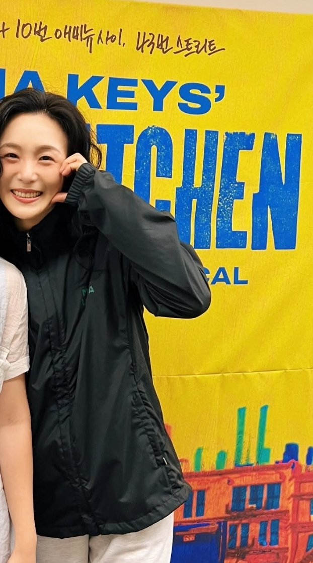 tptissue's tweet photo. 뉘집 엄마인지 정말 잘생겼다 https://t.co/zAIkRZ17Bm