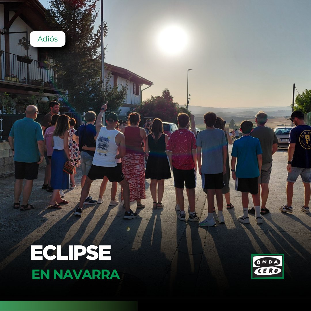 OCRNavarra's tweet photo. 🌘 Así ha vivido Navarra el eclipse de sol, un momento histórico que han vivido miles de personas en nuestra comunidad.

Foto 1: Villar López | EFE
Resto: fotos propias

#eclipse #navarra #eclipsetotal https://t.co/jfDLXUzIzL