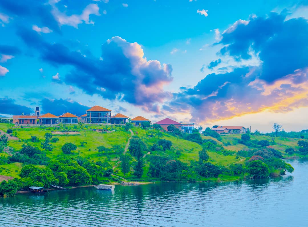 RutsiroDistrict's tweet photo. #Rutsiro: Once you spend a time at @KaySunHotel in Boneza Sector at Lake Kivu coastline, you will long to stay there for long. A lot of captivating things including their scenery, where the azure meets the personal composure. #Kayaking, #Boatriding, #Storytelling and many more. https://t.co/PYhHuKEBfD