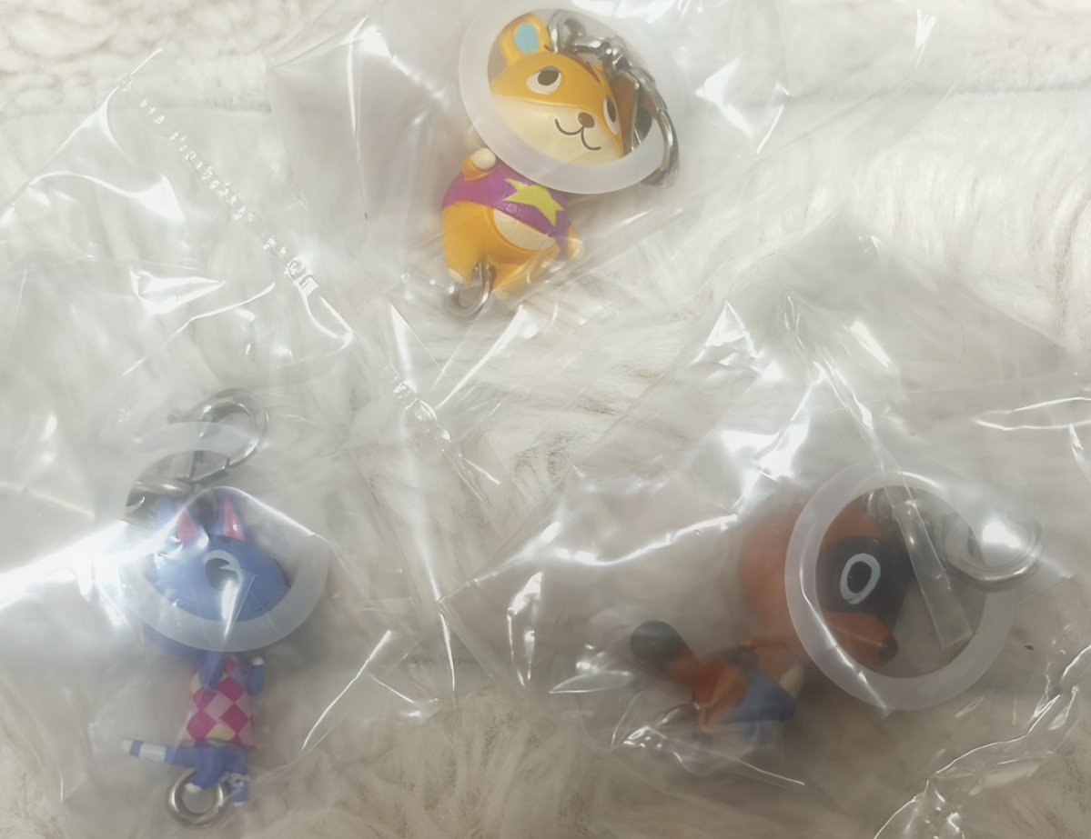 drm__10's tweet photo. スーパーでお買い物してたら運良くどうぶつの森めじるしと出会えた🥹🥹
ゆきだるまとララミーちゃん被った、、🥲 https://t.co/NnZhElZTnd