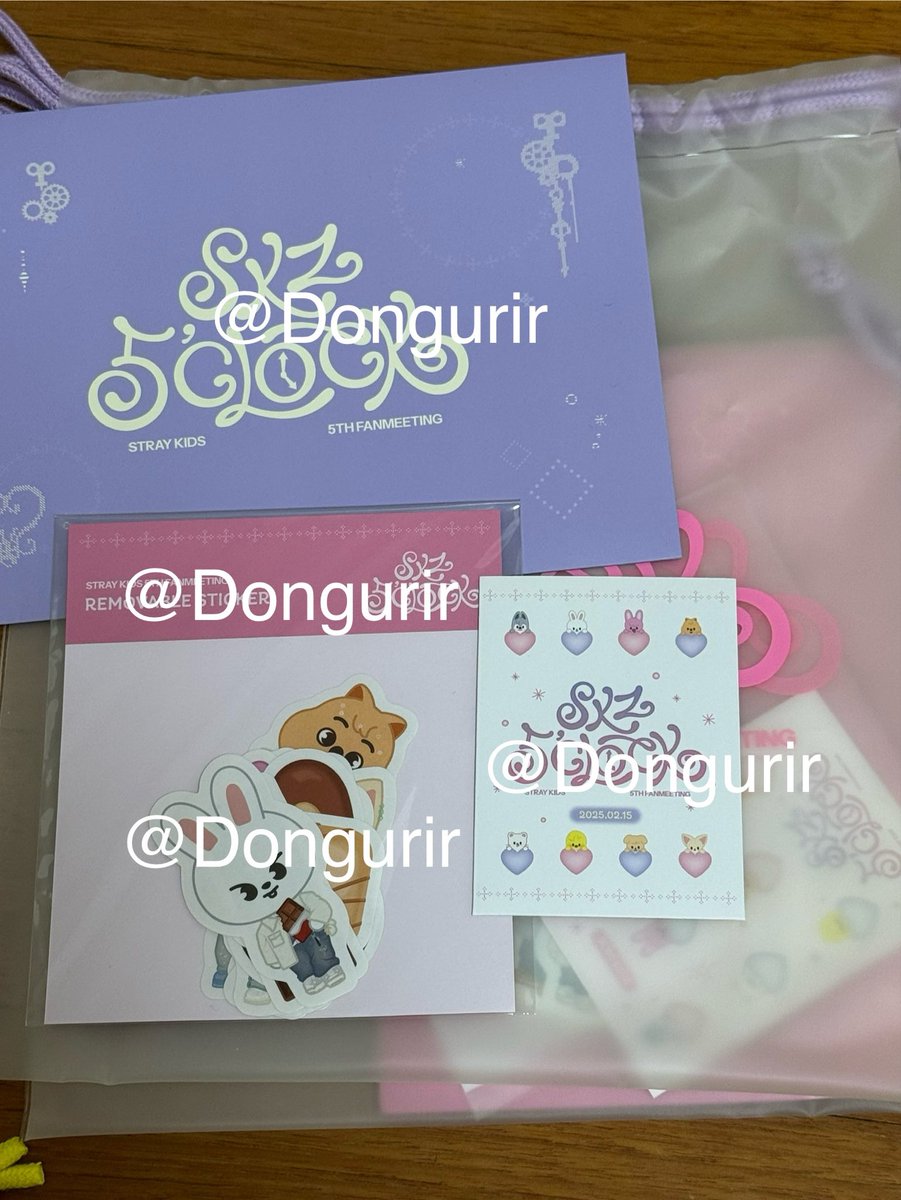 dongurir_'s tweet photo. 스트레이키즈 2025 5’clock 팬미팅 중콘 스테이존 기프트 세트 양도

손글씨 메시지 엽서, 리무버블 스티커, 포토카드 세트 일괄 5.0
포토카드는 슬리브 보관/미사용, 나머지 미개봉/미사용

스트레이키즈 스키즈 방찬 리노 창빈 현진 한 필릭스 승민 아이엔 스키주 입장 세트 스테이존 팬미팅 기프트 https://t.co/Sl5FoAro9J