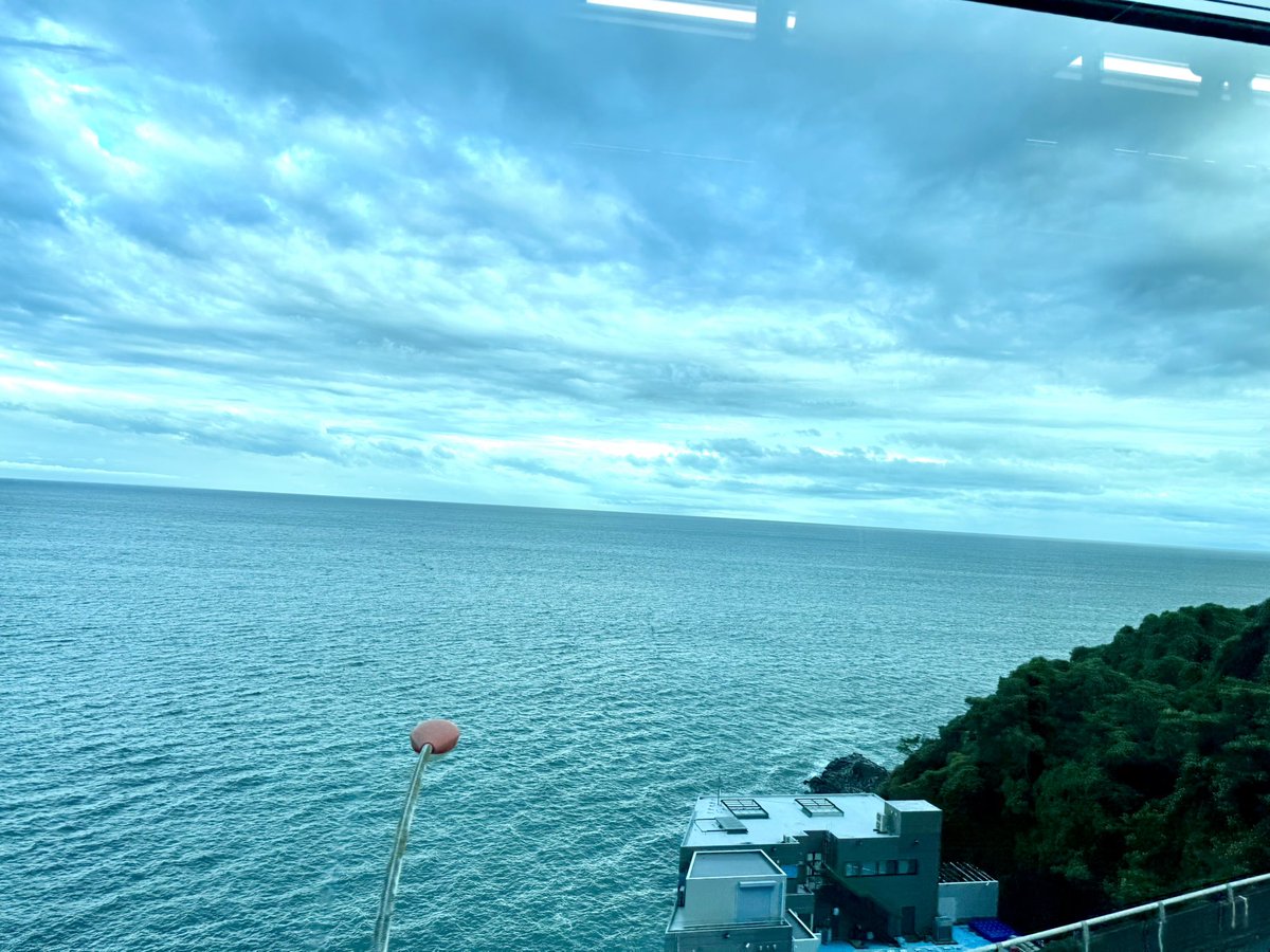 aoa1_l's tweet photo. 消えない花火聴いてて、ふと電車の外みたらこの景色で、あまりにもマッチしすぎて泣くかと思った。 https://t.co/fXkOcf7CiD
