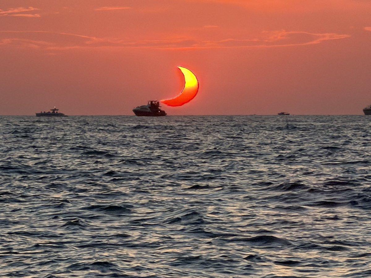 AximExchnge's tweet photo. @Hudsonweather How’s that for a sunset! https://t.co/8yXYxRzfrN
