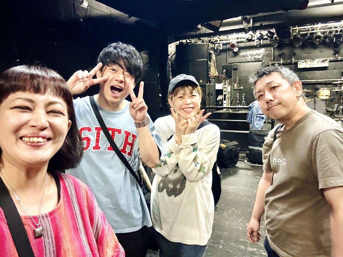 jarringmikko's tweet photo. 2026.8.12
越谷EASYGOINGS
浅草激情ロックショー
想い出写真🤳
その⑧

深野くんといいどん、このEGGTOPの2人、なんだかんだいいんだよなぁ❣️
昨日もすんばらしいハーモニーだった‼️
ユウネトゆうかちゃんを添えて💕

#EGGTOP 
#越谷EASYGOINGS https://t.co/1xld6cnoTJ