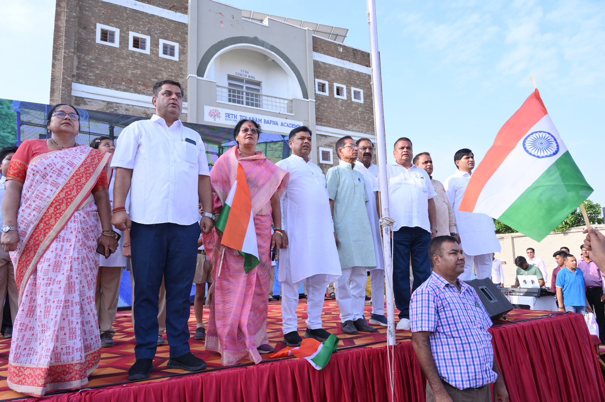 Ravishekhar4bjp's tweet photo. तिरंगा यात्रा
सेठ तोला राम बाफना विद्यालय @narendramodi @PMOIndia @AmitShah @NitinNabin @BhajanlalBjp @arjunrammeghwal https://t.co/nG1ByZgChm