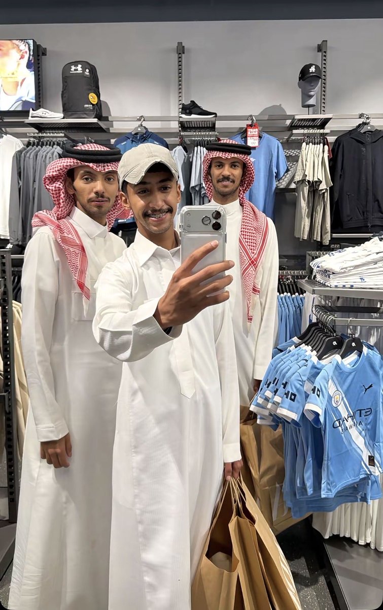 Besan_380's tweet photo. كيف اقول لكم ان احلى السنابات لما يكون فيها عبداللطيف وغانم ضحك إلين بكرة #دحام_الضحيك https://t.co/wvqXJaaj9S