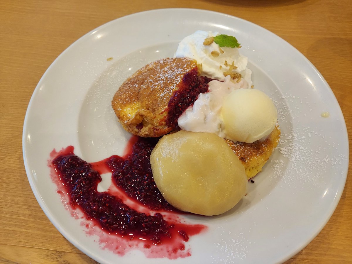 conchpearl3's tweet photo. 今日は友達とパンケーキを食べてきた😋
お店の前を何度も通ってたのにタイミングが合わずやっと行けたの。
私は季節限定の白桃のパンケーキ🥞
白桃のコンポートも美味しかった😋
今度はお食事で行きたいな https://t.co/w9WDd9cq8Z