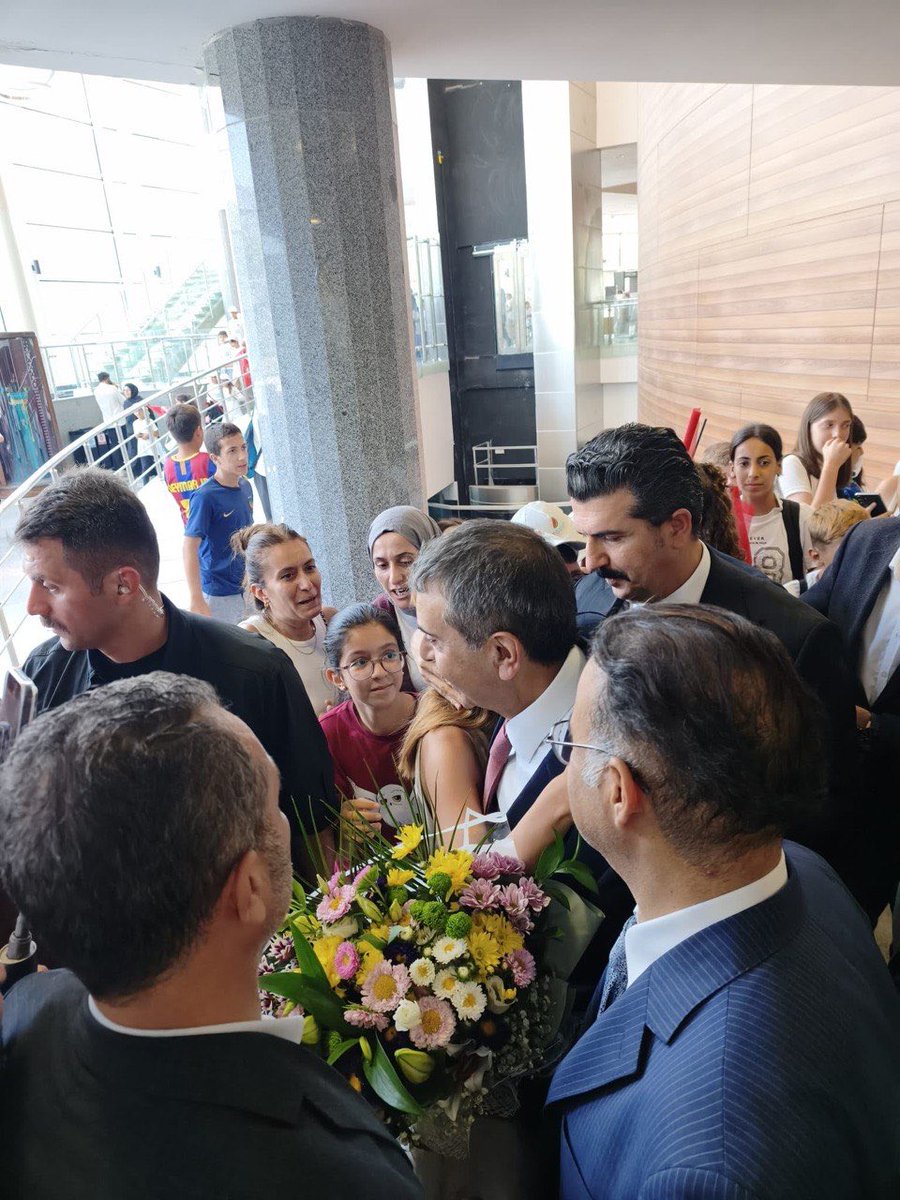 Busra09Busraa's tweet photo. Sayın Bakanım, ailelerimizin kavuşacağı güzel haberi sizden bekliyoruz. İl emriyle yuvalarımızın yeniden birleşeceğine olan inancımız tam. Şükranlarımızla… @Yusuf__Tekin @cftcblnt 

 #MaarifAilesininMimarıTekin https://t.co/spRY40S2D5