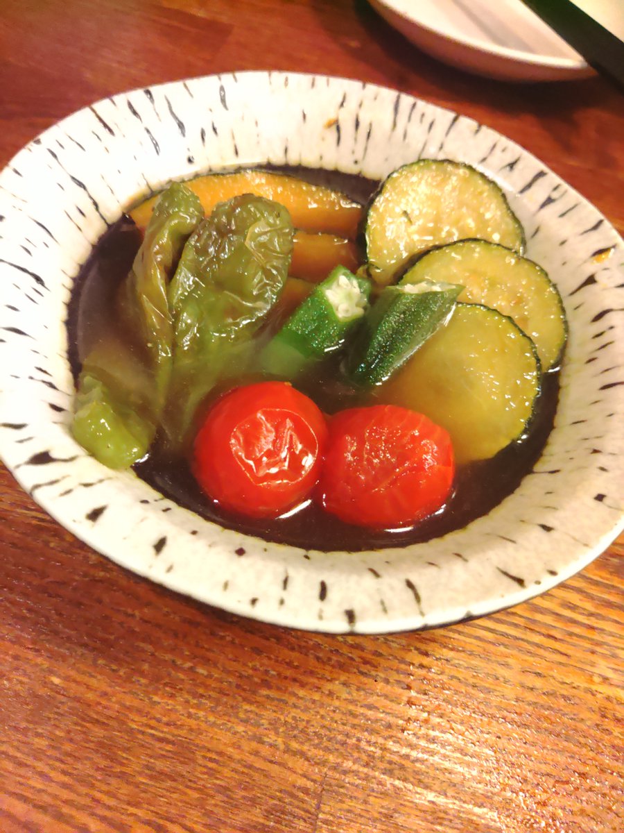 june8673's tweet photo. 本日の一皿目です‼️😋夏野菜の揚げ浸しです‼️😋やはり野菜から入る歳なんだなぁ😋😅 https://t.co/fu8kM95ZgY