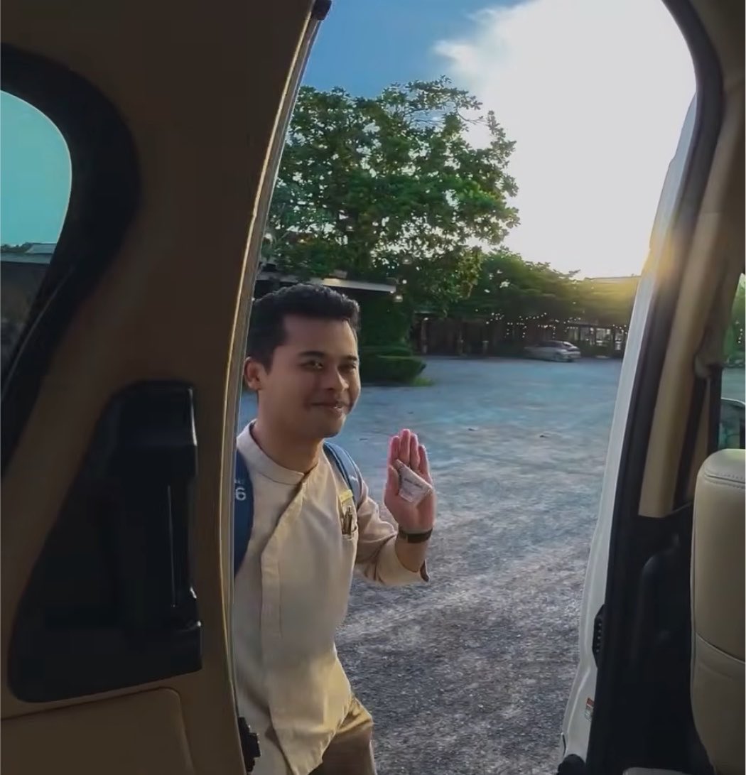 janeofmain's tweet photo. ซี พฤกษ์ ผู้ให้ทิปทุกคนแบบใจถึงพึ่งได้ 

#ZeeNuNewVlogInKrabi
#ZeeNuNew https://t.co/IWiOwswfk5