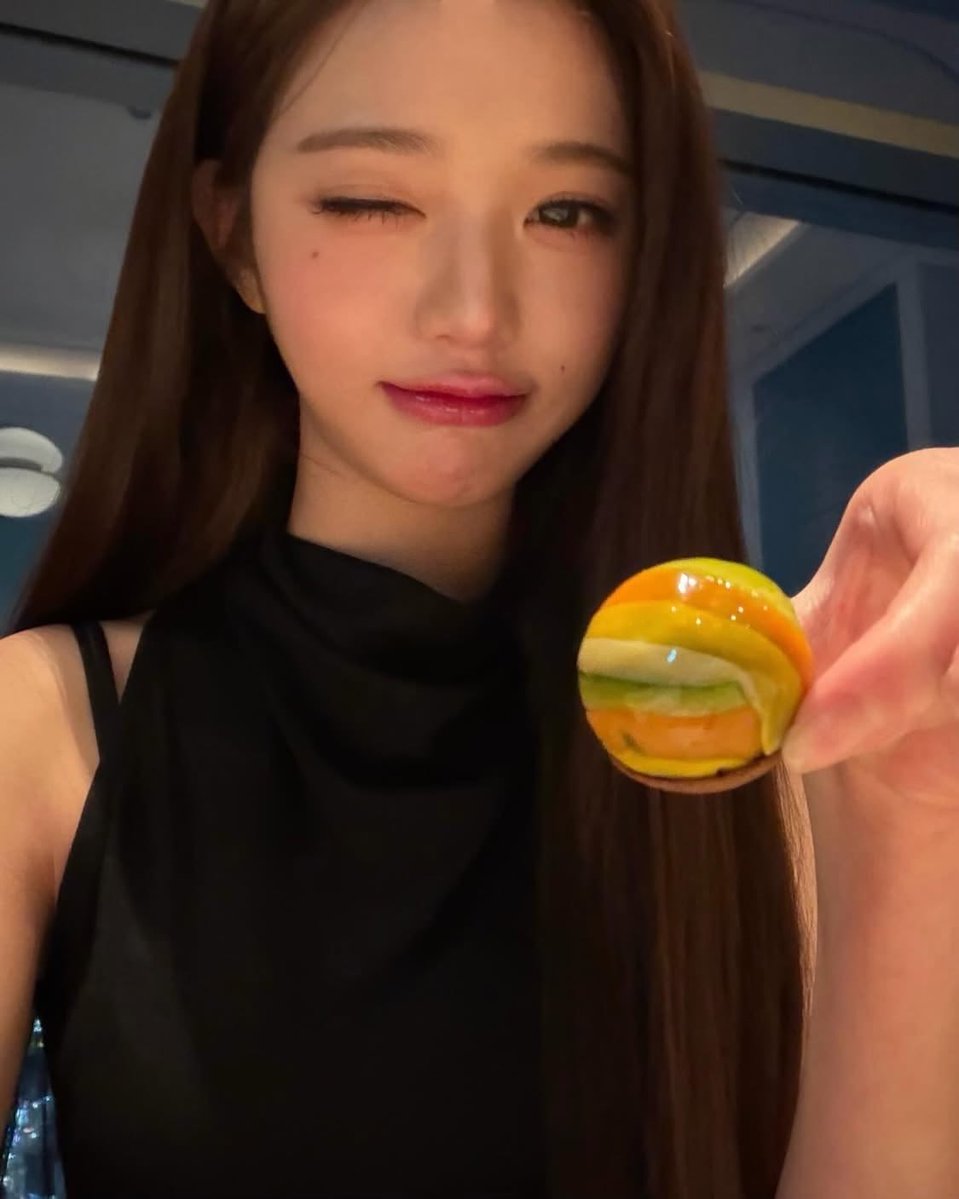 ningnyeongie's tweet photo. this genre of wonyoung pictures https://t.co/th6l0MPDsw