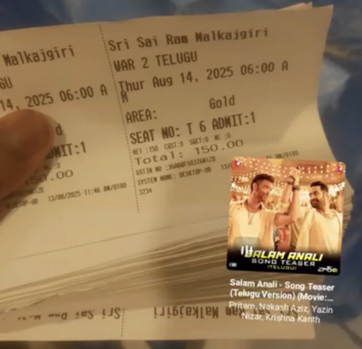 Sigmabaabu's tweet photo. Sarriga eeroju na frnd vala frnd NTR fan paapam show motham koni thengaadu Okka ticket thegaledhu antaa ma frnd kee call chesi kanisam free ga aina randi ra antey memu oka 10-15 members vellam πππππ»ππ»ππ»
#War2 #OneYearForWar2 https://t.co/VGfnTHOeLn