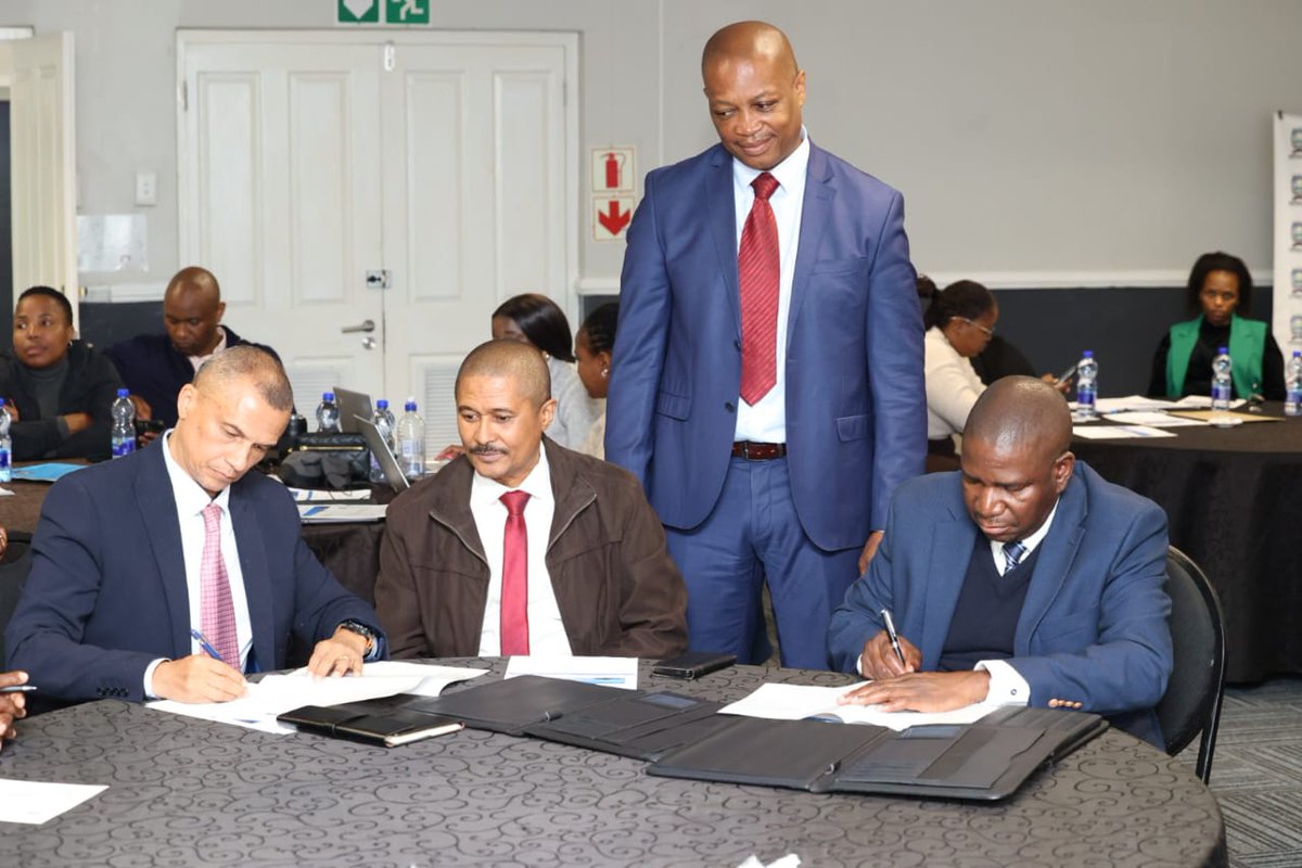 StatsSA's tweet photo. The partnership will support stronger data sharing and integration between Stats SA and @OfficialBCMM.
This will help strengthen the use of data for planning and decision-making.
#StatsSA #BuffaloCity #DataForChange #DigitalTransformation #DataForDevelopment #KnowYourStatsZA #GovZAUpdates #GovernmentPartnership #ACityHardAtWork