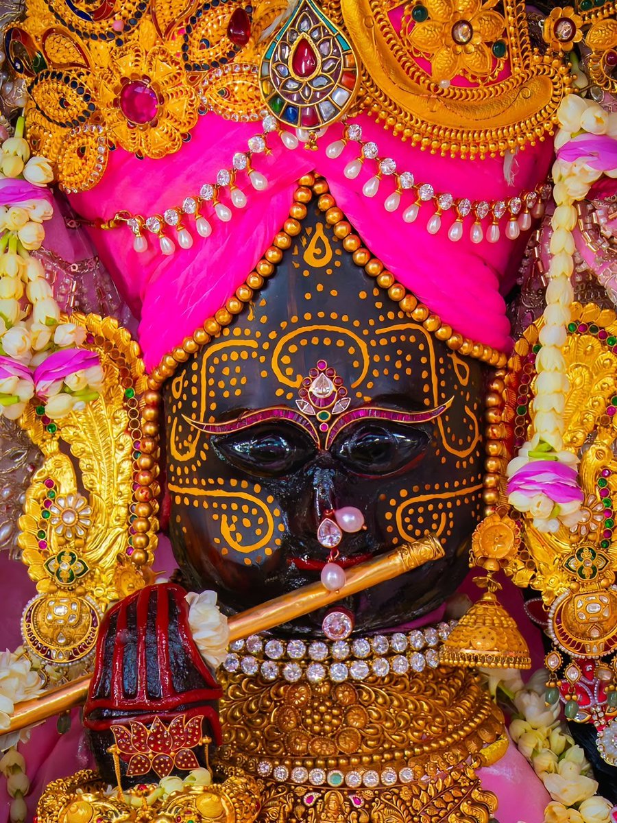 RadhaMarg's tweet photo. Radhavallabh ju closeup 🌸 https://t.co/Kby9jBYM44
