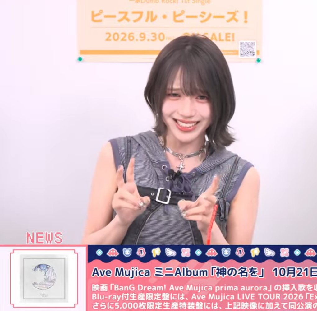 Suisoku_'s tweet photo. Ui-sama is hitting THE pose 
#バンドリTVLIVE #バンドリ https://t.co/8pa3kt4XFu