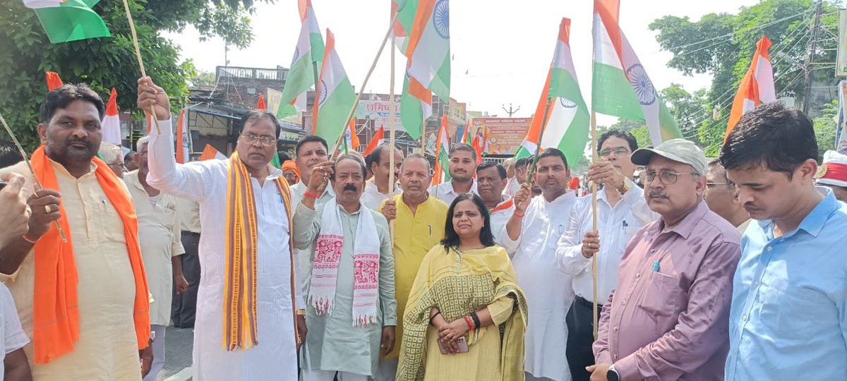 CdoKushinagar's tweet photo. तिरंगा यात्रा🇮🇳 
जनपद कुशीनगर के पड़रौना बावली चौक से जूनियर हाईस्कूल( BRC) के प्रांगण तक आज माध्यमिक शिक्षा व बेसिक शिक्षा के बच्चो द्वारा तिरंगा यात्रा निकाली गई, यात्रा में जनपद के मा0 सांसद ��ी,मा0 विधायक जी पड़रौना, हाटा,खडडा व फ़ाजिलनगर के साथ अन्य जनप्रतिनिधिगण उपस्थित रहे।
@dm_kushinagar
@UPGovt 
@CMOfficeUP @ChiefSecyUP 
#tirangayatra