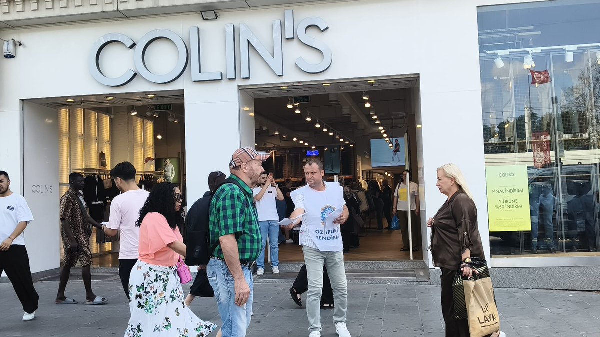 oziplikis1978's tweet photo. COLİN’S’İN ÖNÜNDE MÜCADELEMİZİ SÜRDÜRÜYORUZ!

Bugün de İstanbul’da, İstanbul Üniversitesi karşısındaki Colin’s mağazası önündeydik.

Colin’s/Eroğlu Moda’da yaşanan hukuksuzluklara ve işçilerin yaşadığı mağduriyete dikkat çekmek için eylemimizi gerçekleştirmeye, broşürlerimizi dağıtarak kamuoyunu bilgilendirmeye devam ediyoruz.

Gerçekler duyulana, haklar teslim edilene kadar emeğin ve emekçinin sesi olmaya devam edeceğiz!

@hakiskonf
@csgbakanligi
@tcicisleri
@_inditex
@inditexcareers
@tommyhilfiger
@industriall_gu
@industriall_europe
@riverisland
@colins