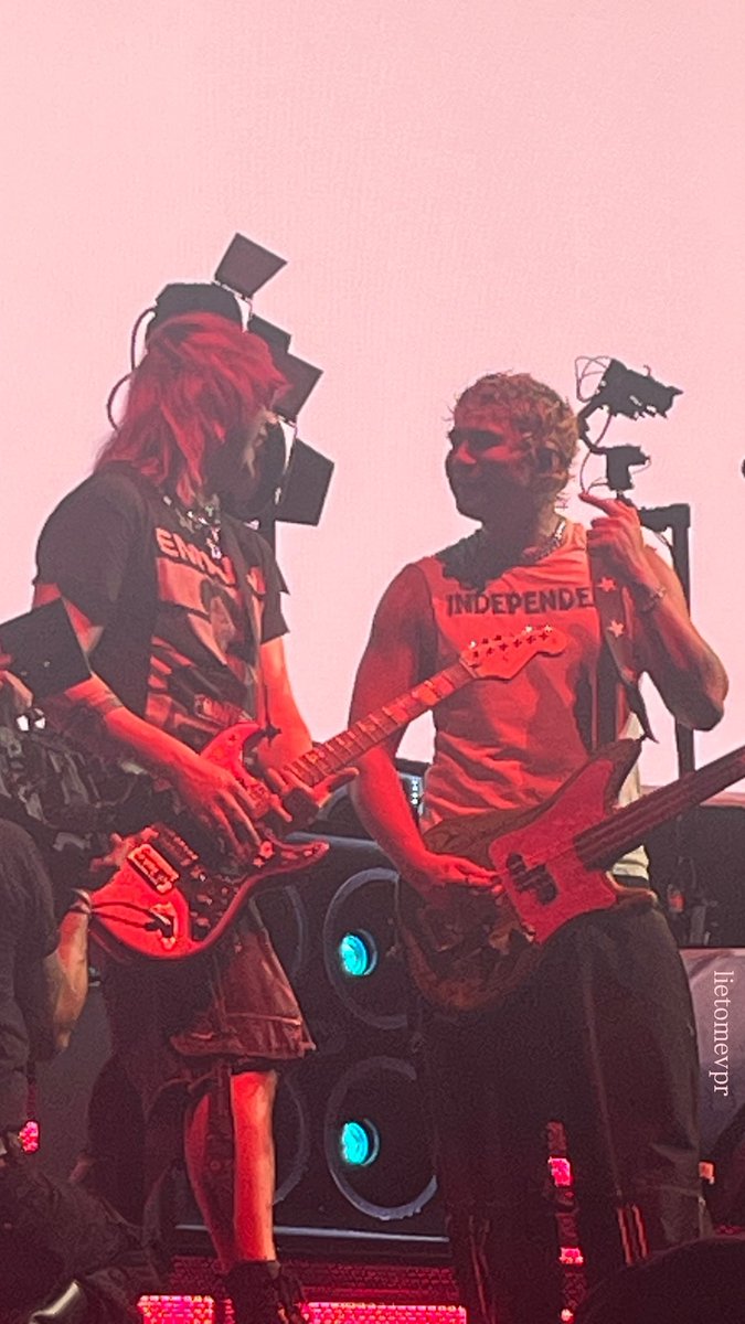 lietomevpr's tweet photo. pictures of 5sos you’ve never seen before bc i took them 🤭 eas richmond i love you down https://t.co/iVV4yAUkLg
