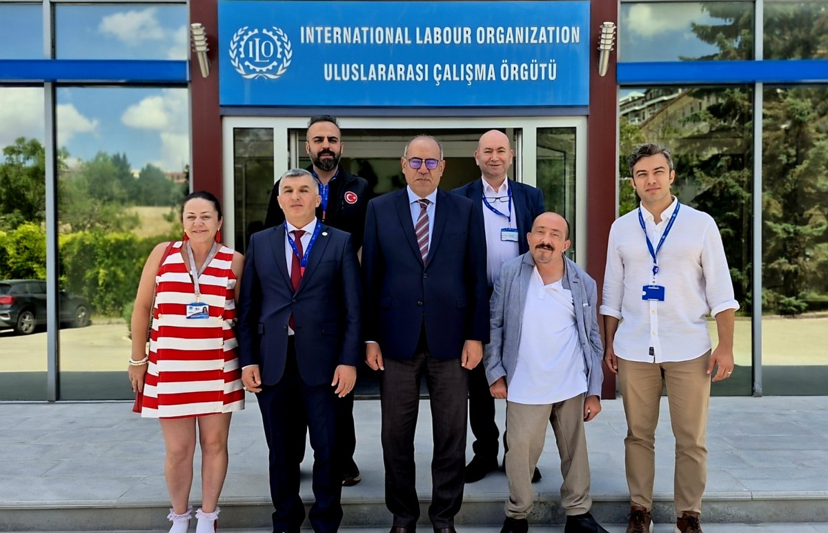 bizimsenorgtr's tweet photo. BİZİM-SEN Genel Başkanı Uğur Şen ve beraberindeki heyet, ILO Türkiye Ofisi Direktörü Yasser Ahmed Hassan ile görüştü.

Görüşmede bağımsız sendikaların sorunları ve sendikal haklar ele alınırken,ILO ile işbirliği ve ortak projeler konusunda görüş alışverişinde bulunuldu.
#BİZİMSEN https://t.co/SYTvuB24K6