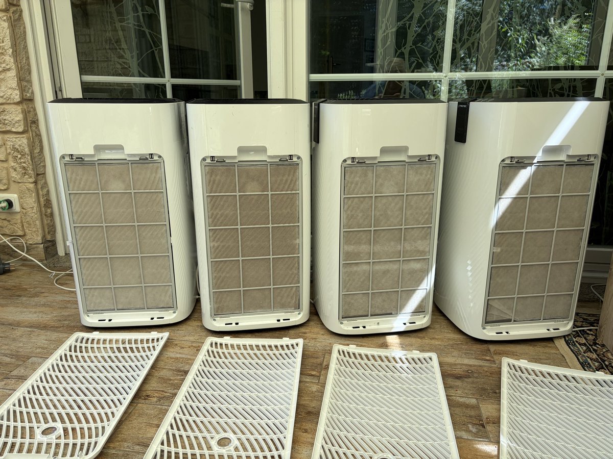NorwaySkandin's tweet photo. #LuftHygiene #CleanAir #SaubereLuft #CovidIsAirborne #CovidIsntOver #C19 #SARSCoV2 #RSV #Influenza #Grippe #LuftuebertrageneViren #HEPA13Filter 

1/ Es ist wieder mal Zeit die Trotec Airgoclean 250E Luftreiniger zu überprüfen, es hat sich einiges an Staub angesammelt. https://t.co/7zubB9Khnn