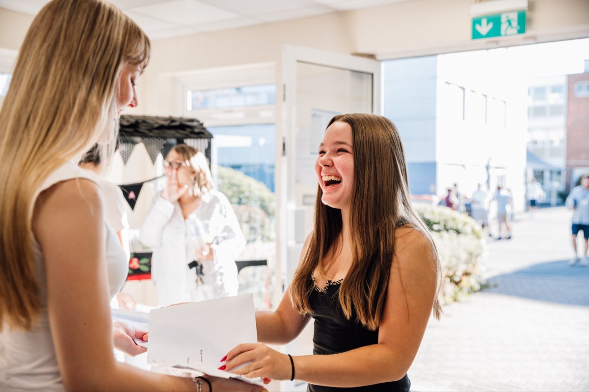 totteridgeacad's tweet photo. Congratulations to our amazing students on their phenomenal results! 40% of all grades were A*-A, 70% A*-B, and 90% A*-C 🙌🎉👏

They are now off to some wonderful universities and careers, and we wish them all the very best for their futures!🎓💪 https://t.co/TFbEf01bNY